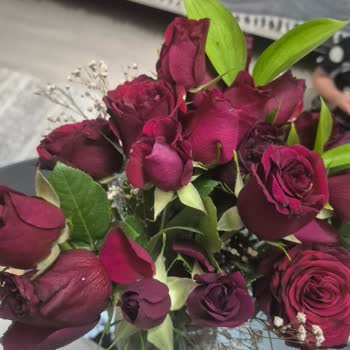 Çiçek Sepeti'nde Görseldeki Canlı Buket Yerine Solmuş Çiçekler