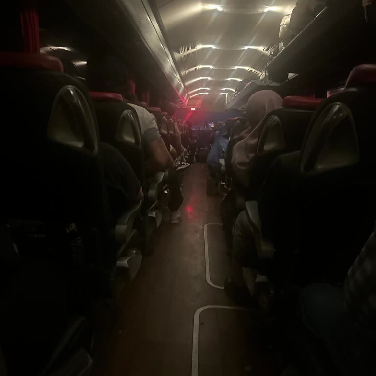 Kliması Çalışmayan, Aşırı Sıcak Ve Kötü Kokulu Otobüs