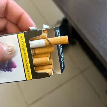 Marlboro Red Paketi Hatalı Sarım Sorunu Güvenimi Sarsıyor