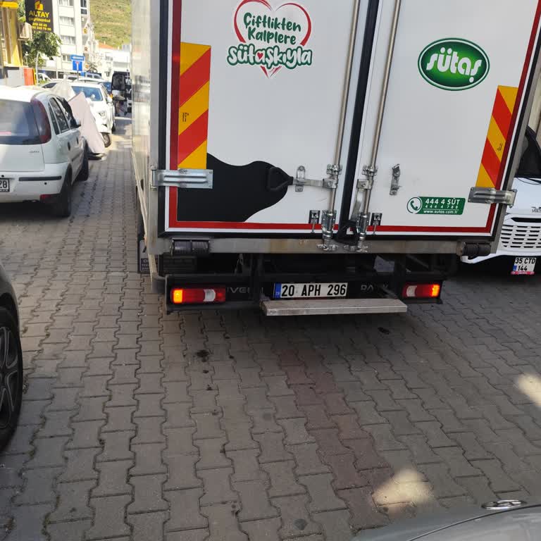 Sütaş Teslimat Şoförünün Aracı Yolda Bırakması Ve Müşteriyi Bekletmesi