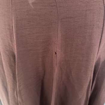 Beyzade Butik’te Aldığım Bayram Elbisesinde İç Astar Yırtığı Ve Üst Kısımda Delik