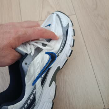 Nike Initiator Sneaker Dört Kez Kullanım Sonrası Kumaş Yırtılması