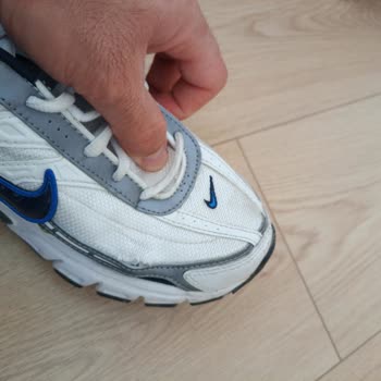 Nike Initiator Sneaker Dört Kez Kullanım Sonrası Kumaş Yırtılması