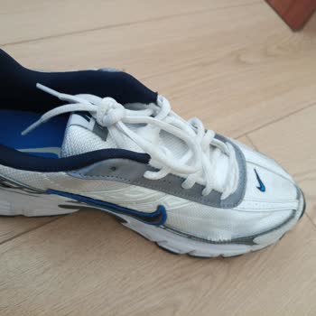 Nike Initiator Sneaker Dört Kez Kullanım Sonrası Kumaş Yırtılması