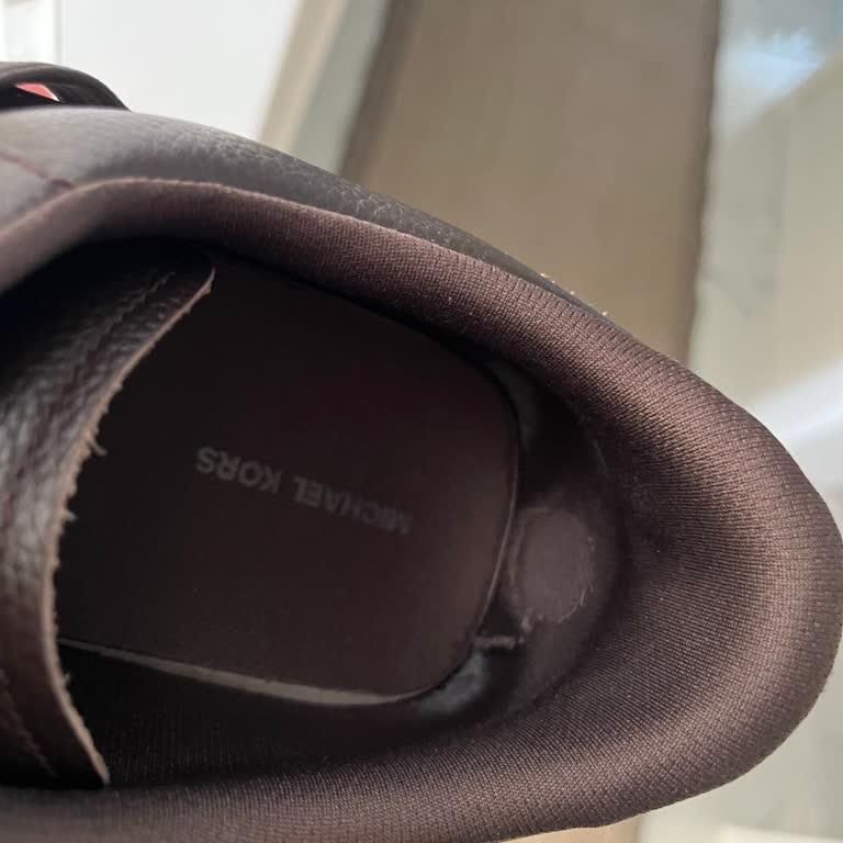 Kısa Sürede Aşınan Michael Kors Sneaker, Boyner’in Kullanıcı Hatası İddiası