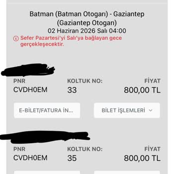Yeni Diyarbakır Seyahat Kan Lekeli Koltukta Seyahat Ve Otobüs Gecikmesi