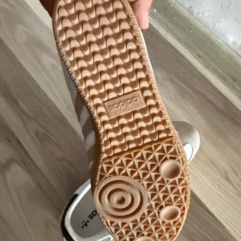 Adidas Ayakkabısında Kısa Sürede Oluşan Rahatsız Edici Koku Ve Müşteri Hizmetlerinden Yanıt Alamama