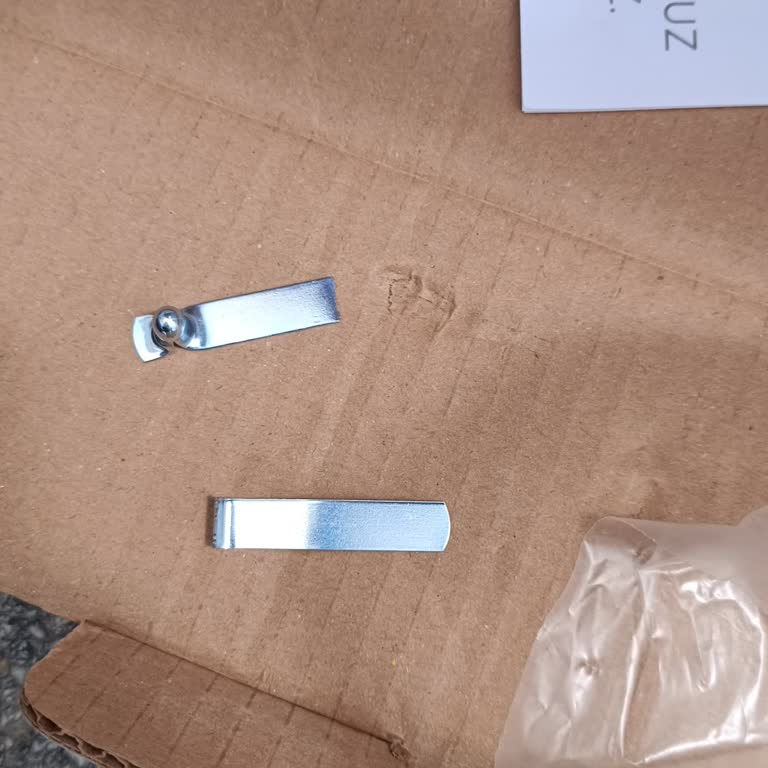 Kırık Çocuk Bariyer Korkuluğu Ve Mağaza Çalışanlarının Sorumluluk Reddi