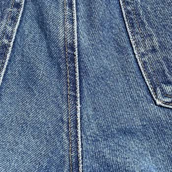 Hızlı Deformasyon Gösteren Kot Pantolon Ve Mavi Mağazasının Umursuz Yanıtı
