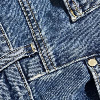 Hızlı Deformasyon Gösteren Kot Pantolon Ve Mavi Mağazasının Umursuz Yanıtı