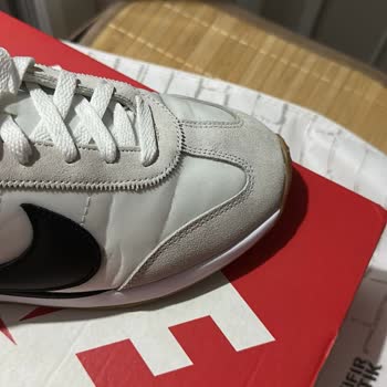 Sadece Birkaç Saatlik Kullanımda Yırtılan Nike Ayakkabı İçin İade Ve Değişim Talebi