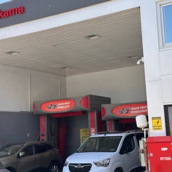 Haluk Foçalı Total İzmir Narlıdere'de Araç Yıkama Bölümü Sürekli Arızalı Ve Personel Tarafından Kullanılıyor