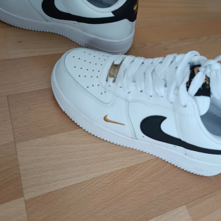 Kızımın Ayağını Sıkıp Sert Tabanı Nedeniyle Nike Ayakkabının İadesi