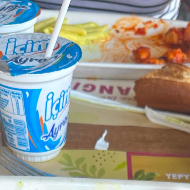 Tavuk Dünyası Pendik Şubesinde Pişmemiş Tavuk Hijyenik Olmayan Salata Ve Bayat Ekmek