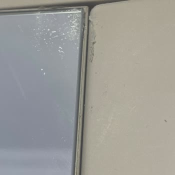 Eksik Yemek Masası Ve Hasarlı Gardırop Şikayeti
