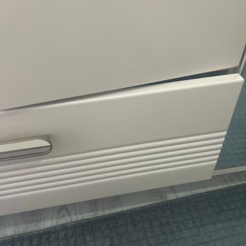 Eksik Yemek Masası Ve Hasarlı Gardırop Şikayeti