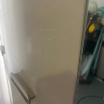 Eksik Yemek Masası Ve Hasarlı Gardırop Şikayeti