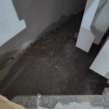 Bedesten Sokak'tan Sefa Sokak Bodrum Katına Uzun Süreli Kanalizasyon Sızıntısı Ve Yoğun Koku