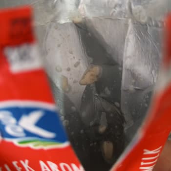 Sek Çilekli Meyveli Süt Bozuldu, Çocuklarda Sağlık Riski