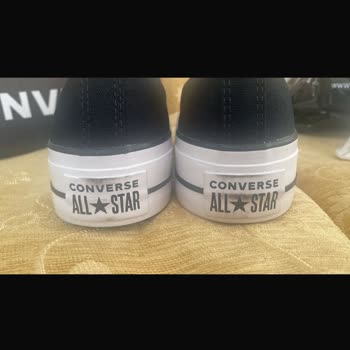 Kullanılmış Converse Chuck Taylor Gönderildi Ve Çözüm Bulunamadı