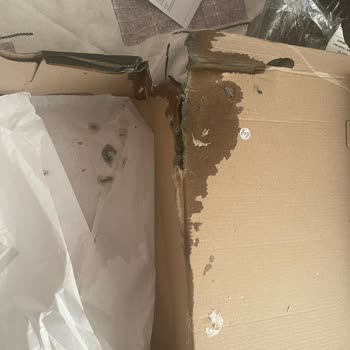 Sürat Kargo’da Yırtılmış Ve Islak Paketin Hijyenik Olmayan Teslimatı