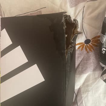 Sürat Kargo’da Yırtılmış Ve Islak Paketin Hijyenik Olmayan Teslimatı