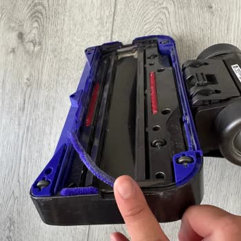 Dyson Süpürge Başlığı Yerinden Çıktı Ve Gürültülü Çalışıyor Ve Ücretsiz Değişim Bekliyor