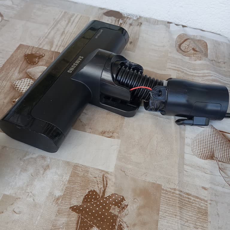 Jet60 Dikey Süpürge Başlığı Kırıldı, Yetkili Servis 2.000 TL Ücret İstiyor