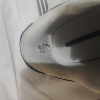 Kısa Sürede Çoraplık Bölgesi Yırtılan Reebok Sneaker İçin Üretim Hatası İddiası Ve Değişim Talebi
