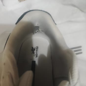 Kısa Sürede Çoraplık Bölgesi Yırtılan Reebok Sneaker İçin Üretim Hatası İddiası Ve Değişim Talebi
