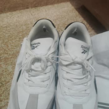 Kısa Sürede Çoraplık Bölgesi Yırtılan Reebok Sneaker İçin Üretim Hatası İddiası Ve Değişim Talebi