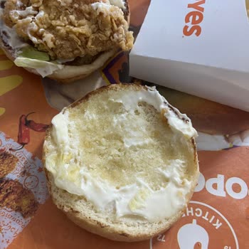 Yanık Ve Kuru Ekmek, Yüksek Fiyat Ve Özelleştirilemeyen Ekonomik Menü