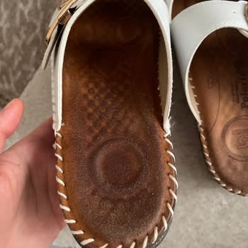 Terlik İç Tabanı Çorapları Boya Veriyor Ve Sağlığı Tehlikeye Atıyor