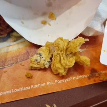 Popeyes Adana’da Kova Menüsünde Plastik Parça Bulundu