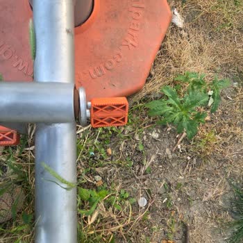 Çobançeşme Parkı'nda Spor Aletleri Otlarla Kaplanmış Ve Bakıma Muhtaç
