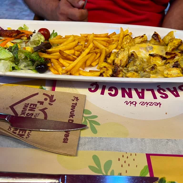 Antalya Tavuk Dünyası Işıklar Şubesi’nde Sunum Eksikliği Ve Tekrarlanan Kalitesiz Tabak