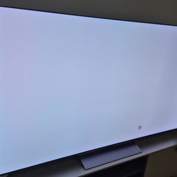 Kurulumdan İtibaren Ölü Piksel Ve Kenarlardaki Pembelik Nedeniyle Televizyon Değişimi Talebi