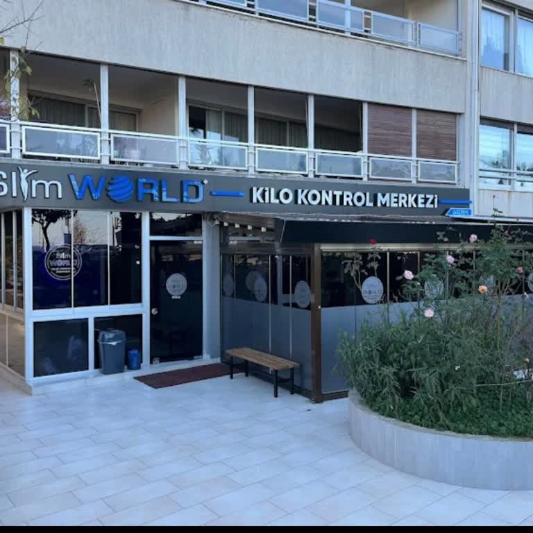Slim World Ems Spor Makineleri Bozuk, Duş Ve WC Eksikliği Müşterileri Mağdur Ediyor