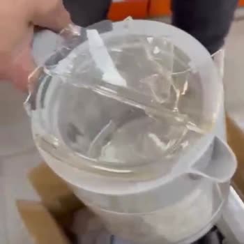 Servis Sürecinde Çay Makinesinin Cam Demliği Kırıldı Ve Kaba Hizmetle Karşılaşıldı