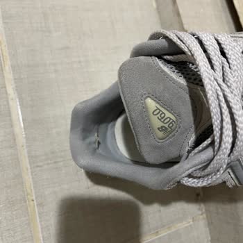 New Balance Ayakkabının Sağ Tekinde İç Topuk Yırtılması Ve Garanti Talebi
