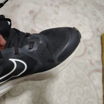 Nike Yürüyüş Ayakkabısında Kısa Sürede Deformasyon Ve Yırtılma