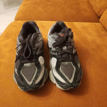 Sneaks Up Mağazasında New Balance 9060 Ayakkabımda Ağrı Ve Nasır: Değişim Talebi