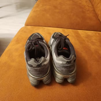 Sneaks Up Mağazasında New Balance 9060 Ayakkabımda Ağrı Ve Nasır: Değişim Talebi
