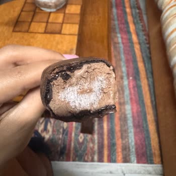 Buzlanmış Magnum Mini Dondurması Tüketilemez Durumda