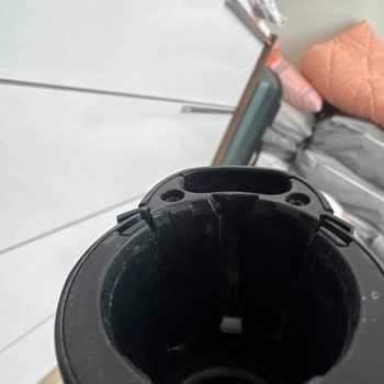 Garantili Philips Aqua Plus 8000 Dikey Süpürgede Kırılan Plastik Kilit Parçası