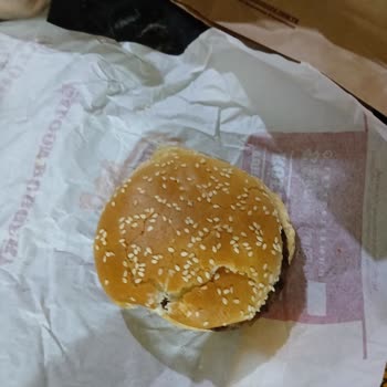 Soğuk Ve Özensiz Hamburger Ve Patatesler İçin İade Talebi