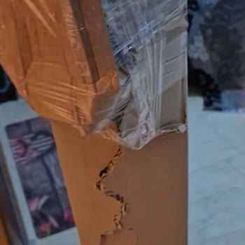 Cam Kapaklı Kitaplık Hasarlı Teslim Edildi Ve Horoz Lojistik Sorumluluk Almıyor