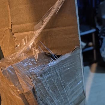 Cam Kapaklı Kitaplık Hasarlı Teslim Edildi Ve Horoz Lojistik Sorumluluk Almıyor
