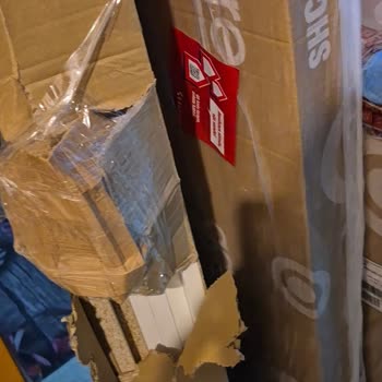 Cam Kapaklı Kitaplık Hasarlı Teslim Edildi Ve Horoz Lojistik Sorumluluk Almıyor