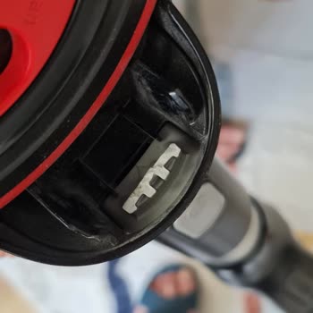 Bosch Süpürge Hazne Düğmesi Tırnağı Kendi Kendine Kırıldı Ve Garanti Talebi